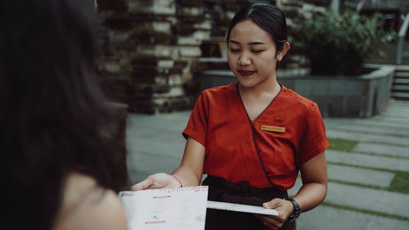 Starbird chicken team culture and dining environment